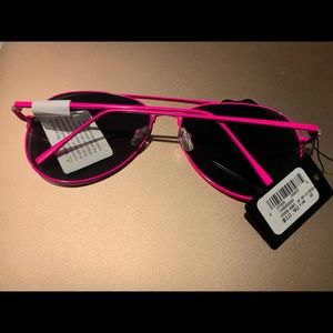 Pink rimmed Sunglasses 🕶